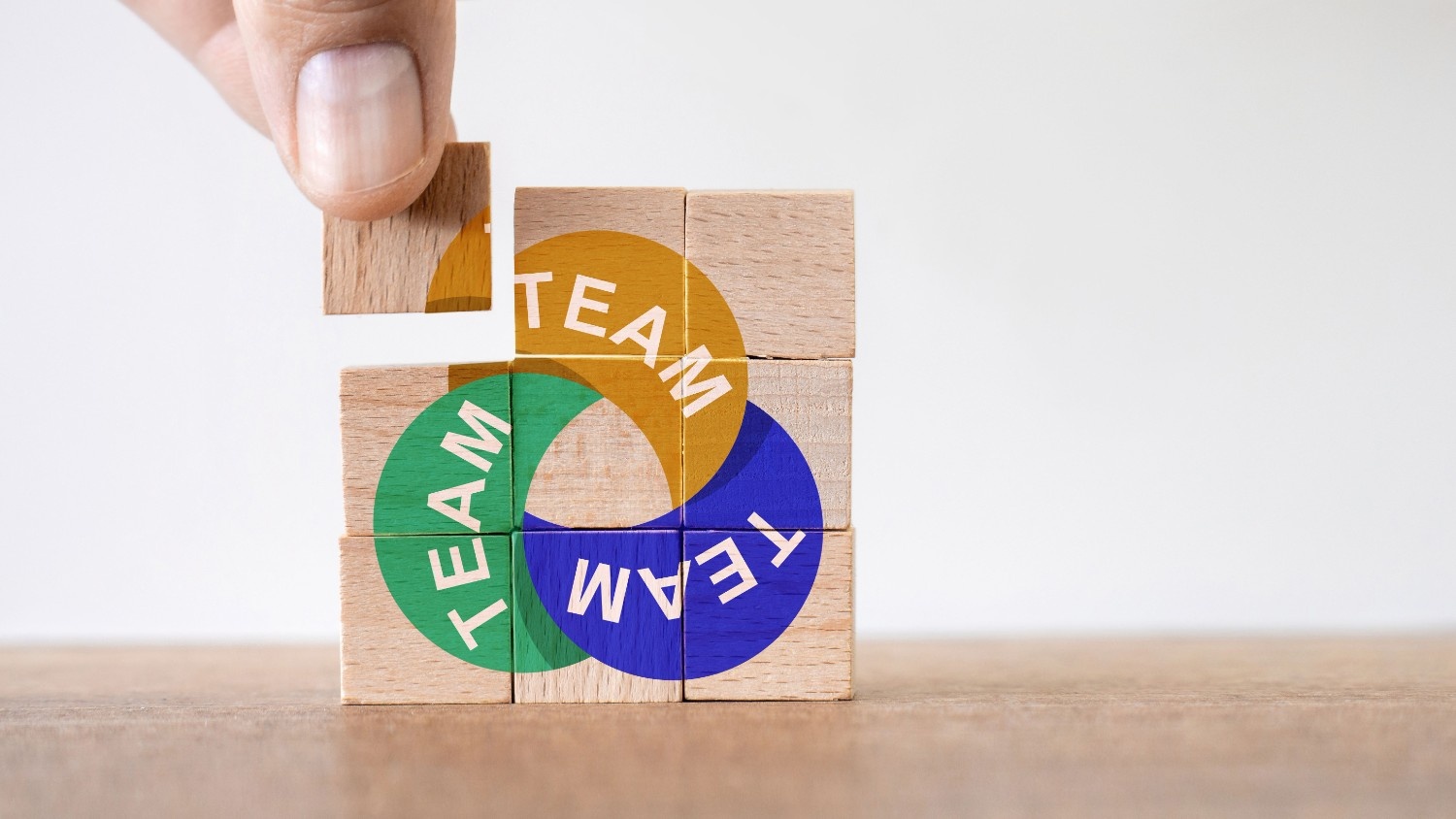 how-to-integrate-in-house-and-outsourced-teams-as-an-FTO